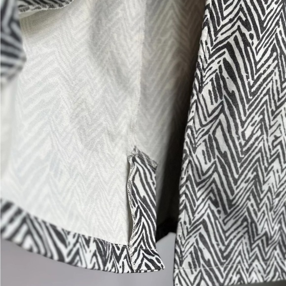 Cabi Peacoat Jacket Sz XS Zig Zag Ponte Knit style #3034 Zebra EUC Artsy Buttons - Picture 12 of 16